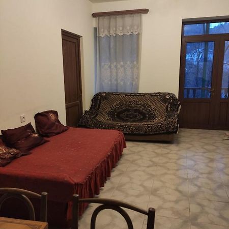 Artyomi Toon Apartment Дилиян Екстериор снимка